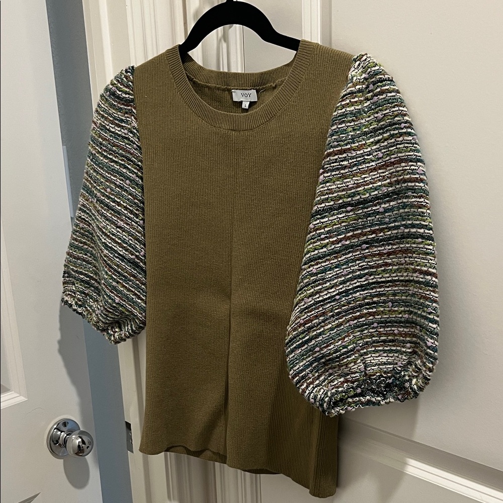 VOY Olive Green Sweater with Multicolor Sleeves
